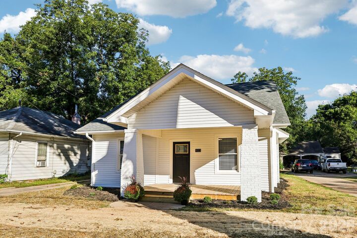 Property Photo:  903 E Main Street  NC 28001 