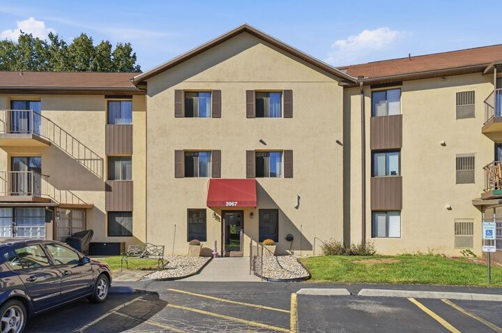 Property Photo: 3967 Karl Road OH 43224