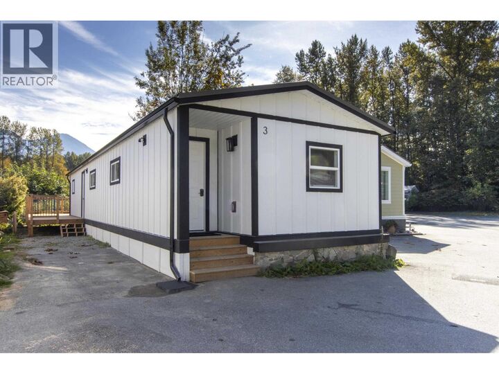 Property Photo:  39884 Government Road 3  BC V8B 0G3 