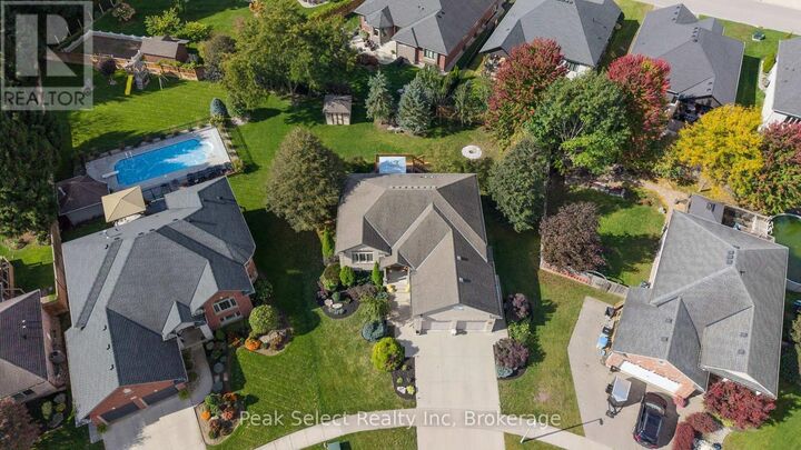 Property Photo:  88 Saxonville Court  ON N7G 4M1 