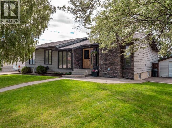 Property Photo:  506 10 Street  AB T0L 0Z0 