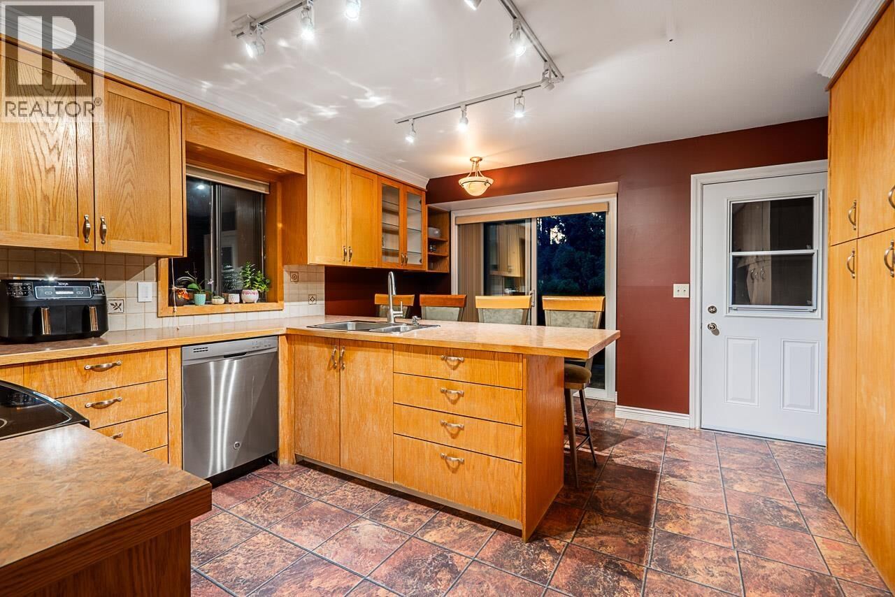 Property Photo:  949 Lynwood Avenue  BC V3B 6J7 