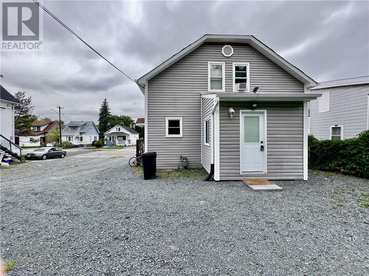 Property Photo:  284 Mountain Street Unit# Main Floor  ON P3B 2T7 