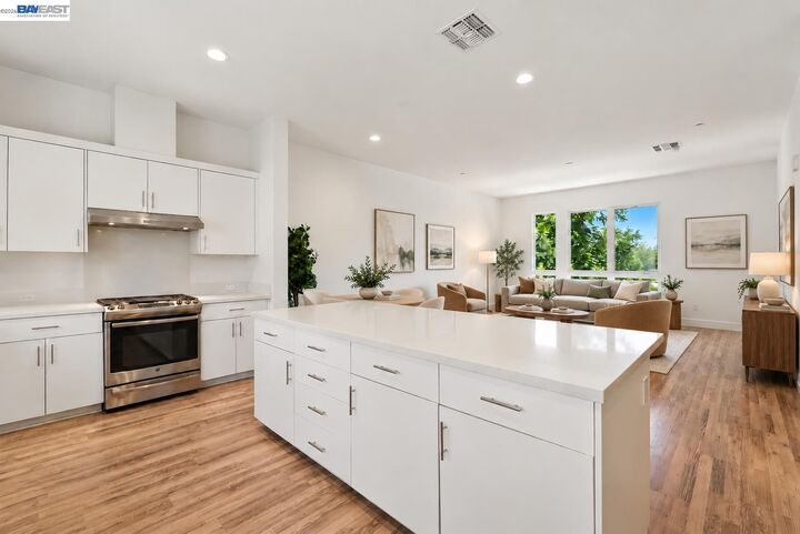 Property Photo:  7997 Regional Cmn  CA 94568 