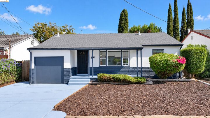Property Photo: 206 William Reed Dr CA 94509
