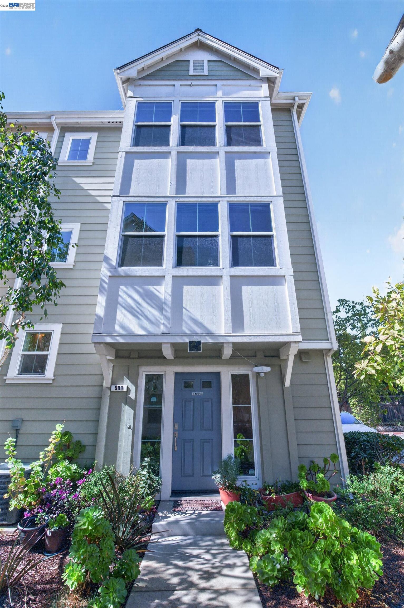 Property Photo:  908 Arietta Dr  CA 94043 