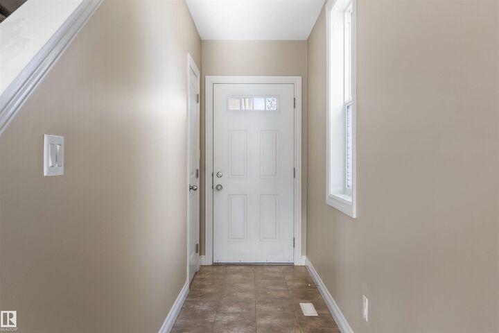 Property Photo: 1 Roseberry Lane AB T8L 0M6