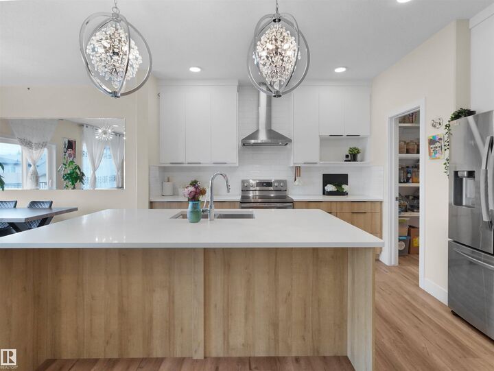Property Photo:  9923 222 Street NW  AB T5T 7J1 