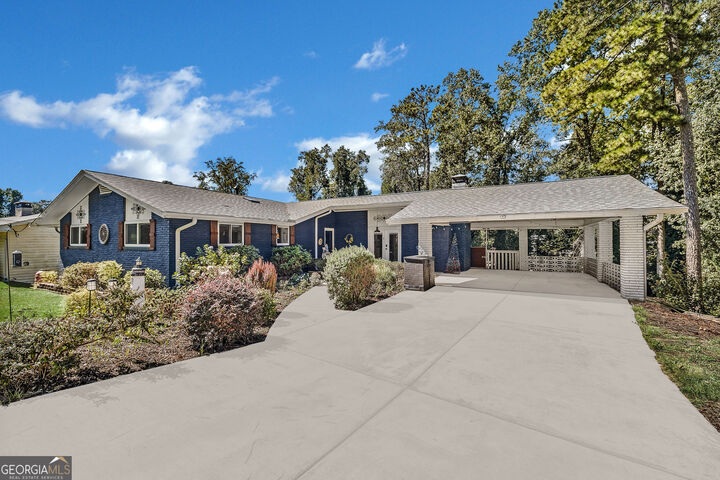 Property Photo:  3515 Parkview Drive  GA 30337 