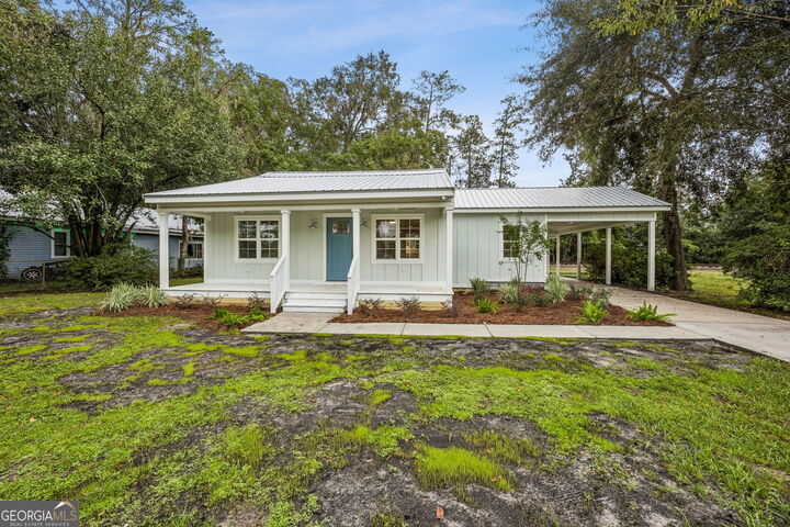 Property Photo: 110 E Central Avenue GA 31548