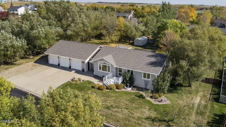 Property Photo:  2014 4th Avenue NE  ND 58523 