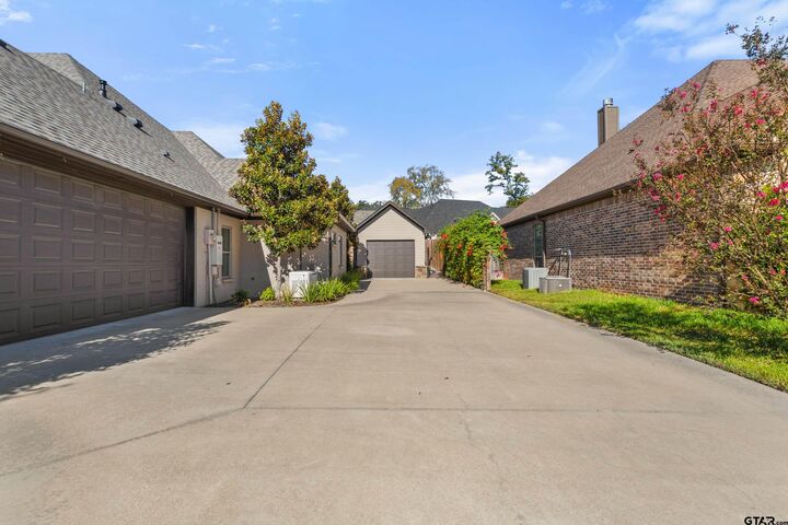 Property Photo:  1209 Cambridge Bend  TX 75703 