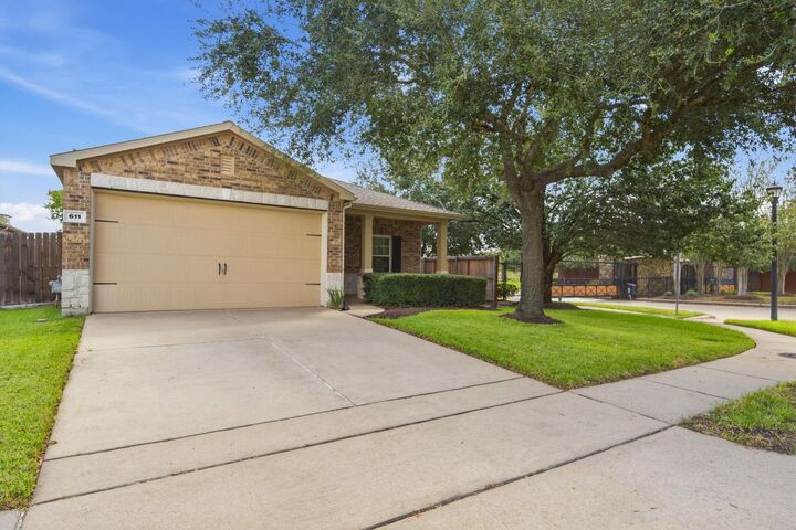 Property Photo:  611 E Newport Bend  TX 77494 