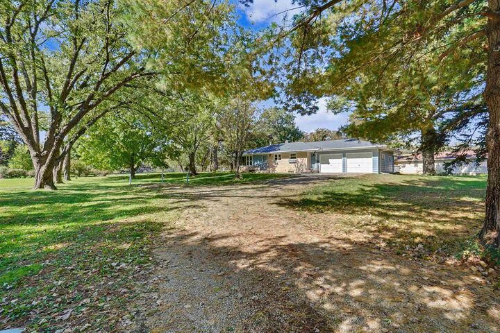 Property Photo:  19 Shady Lane  IA 50662 