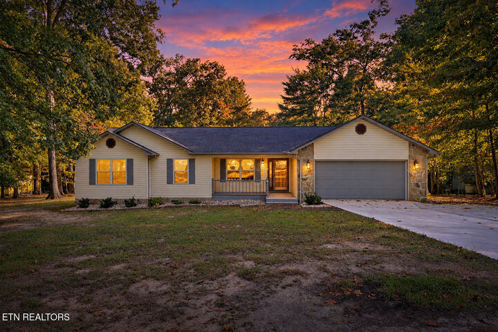 Property Photo:  118 Robin Hood Drive  TN 38555 