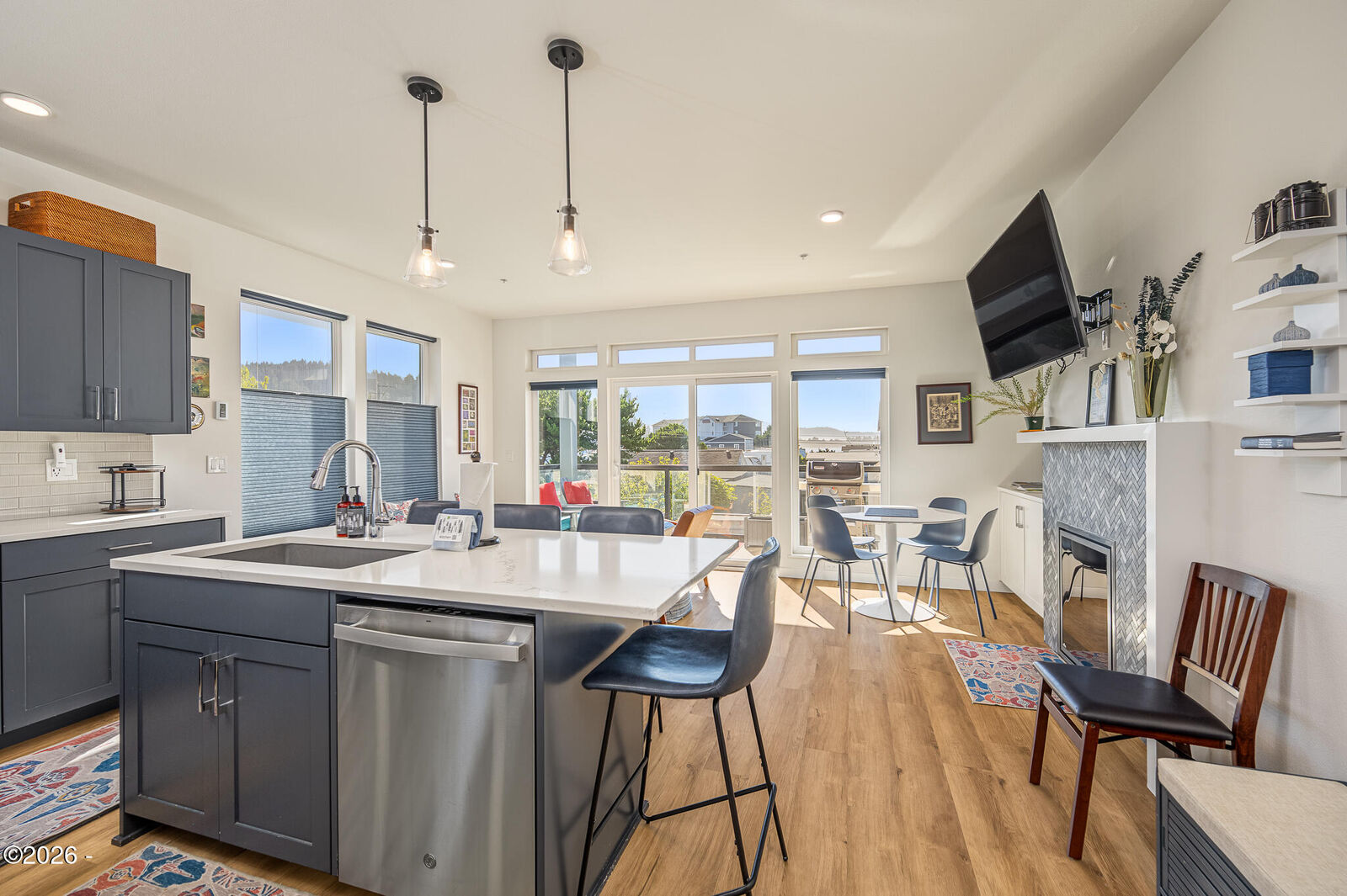 Property Photo: 920 SW 48th Street 2 OR 97367