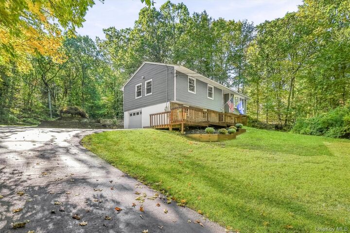 Property Photo: 1426 E Mombasha NY 10950