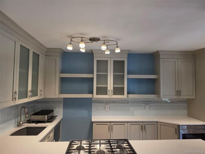 Property Photo:  240 S Broadway 2D  NY 10591 