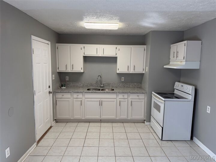 Property Photo: 6241 South Hampton Drive AL 36116