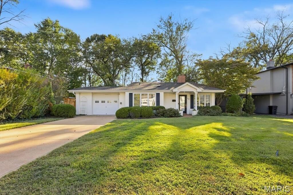 Property Photo:  49 Waverton Drive  MO 63124 