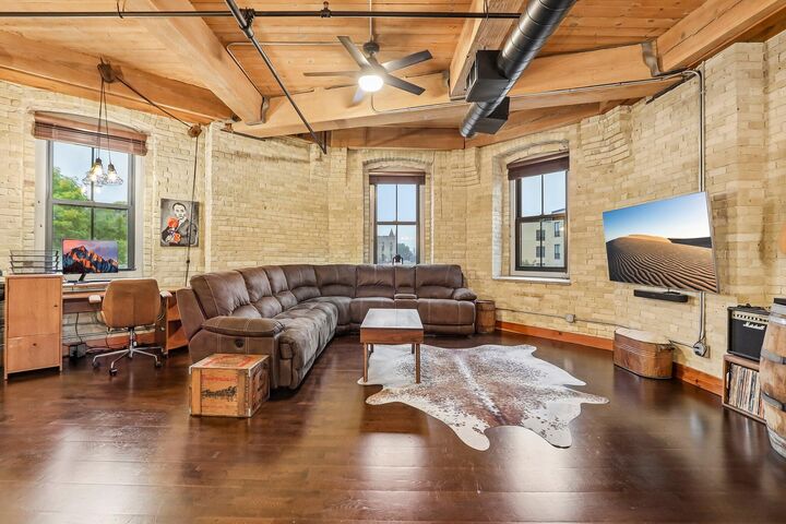 Property Photo:  1818 N Water St  WI 53202 