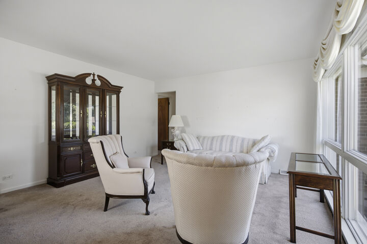 Property Photo:  455 N Maple Avenue  IL 60126 