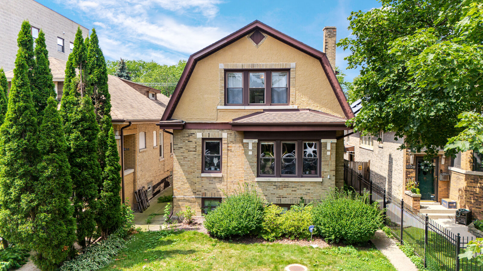 Property Photo: 6024 N Rockwell Street IL 60659