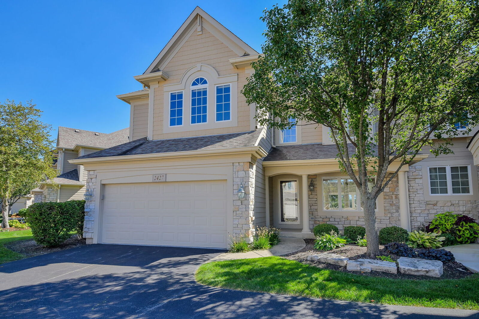 Property Photo: 2427 Ridgewood Court IL 60502