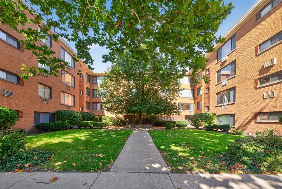 Property Photo:  2710 W Lunt Avenue 107  IL 60645 