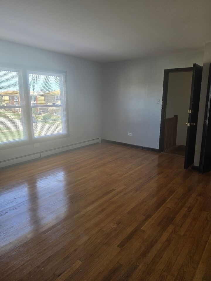 Property Photo: 372 Yates Avenue 4 IL 60409