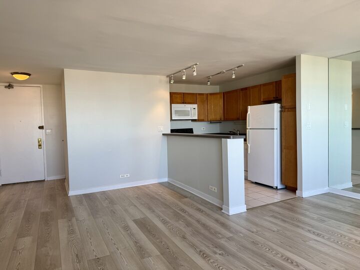 Property Photo: 655 W Irving Park Road 2808 IL 60613