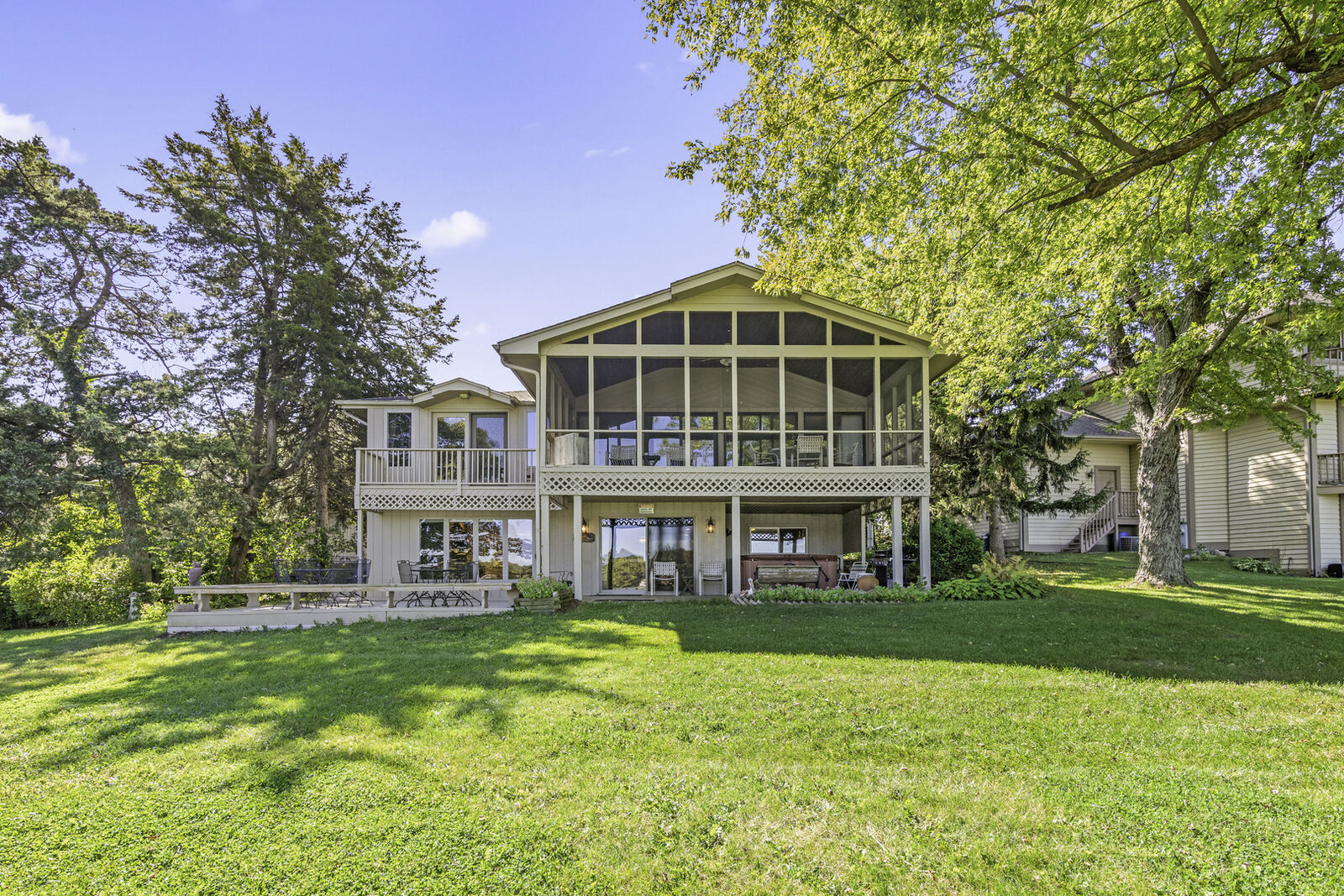Property Photo:  24 Holiday Drive  IL 60552 