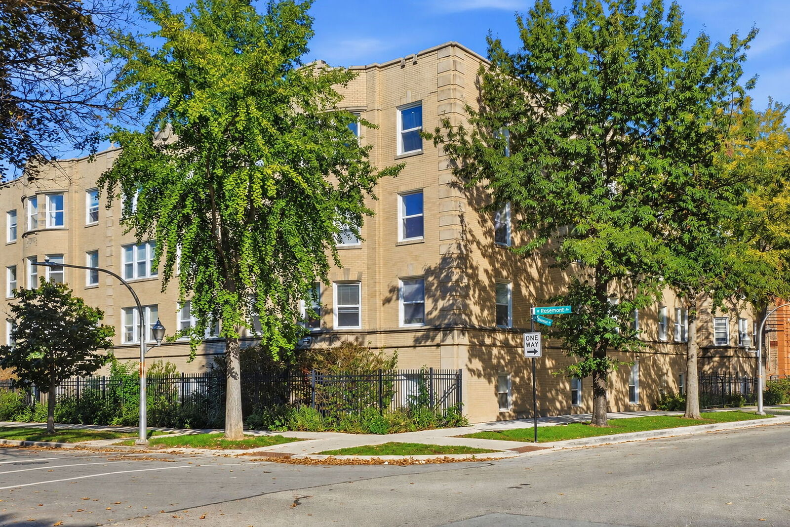 Property Photo:  6305 N Claremont Avenue 1  IL 60659 