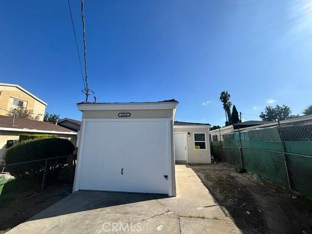 Property Photo:  2214 E 111th  CA 90059 