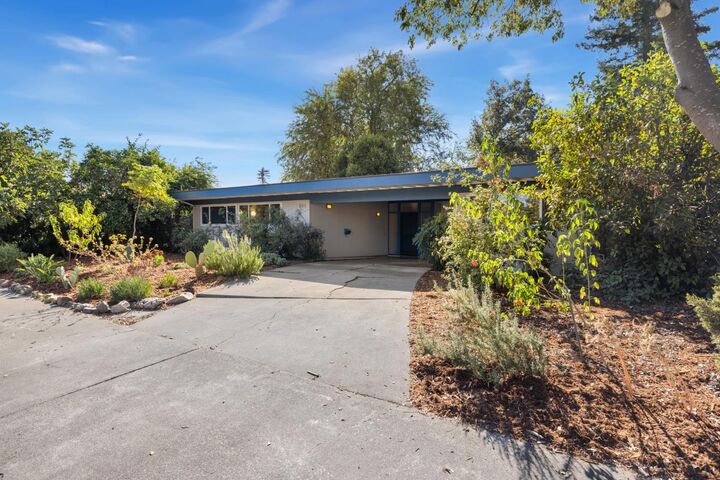 Property Photo: 558 Villanova CA 95616