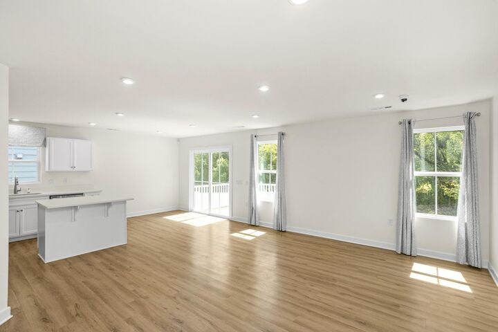 Property Photo: 715 Cottage Dr TN 38401