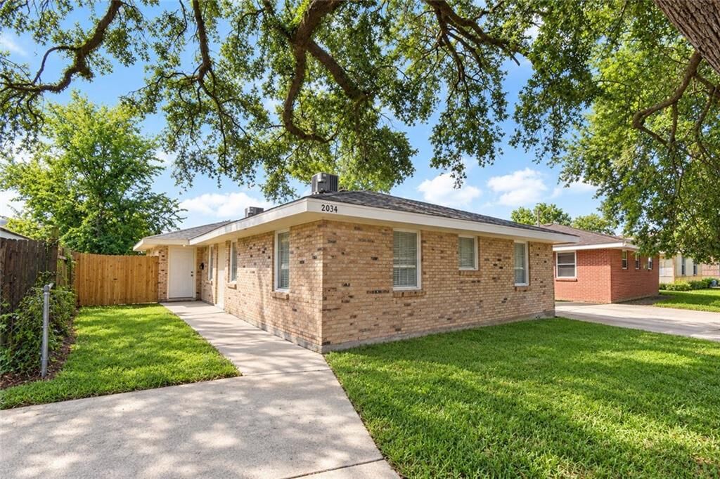 Property Photo:  2032-34 James Drive  LA 70072 