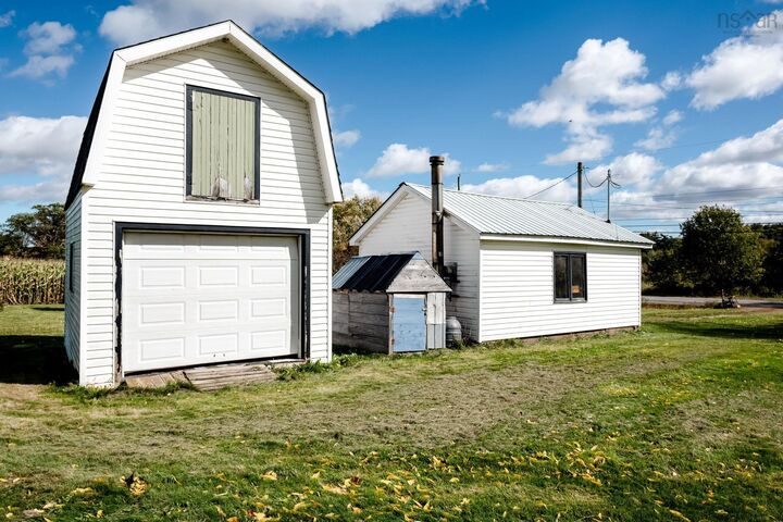 Property Photo:  1815 Lakewood Road  NS B4N 3V7 