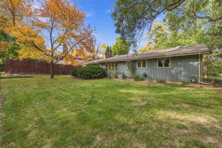 Property Photo: 4664 Hillsboro Avenue N MN 55428