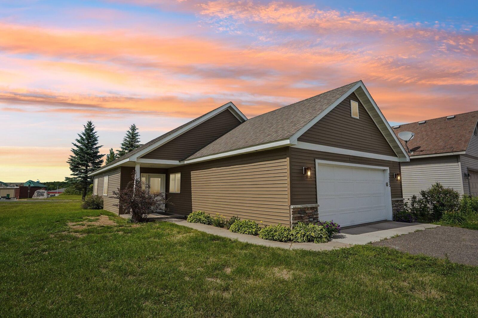 Property Photo:  1303 Prairie Lane  WI 54024 
