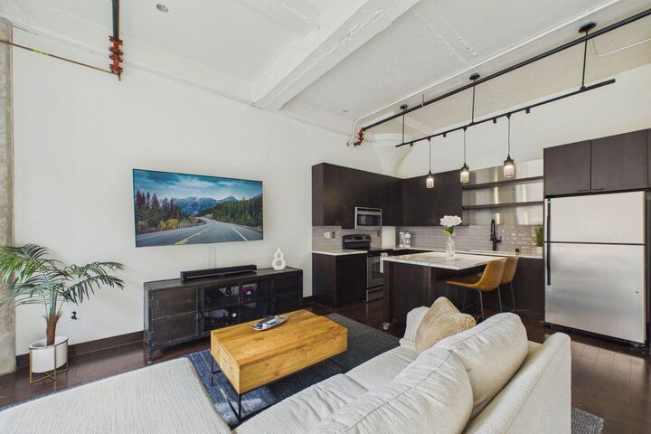 Property Photo:  618 Washington Avenue N 302  MN 55401 