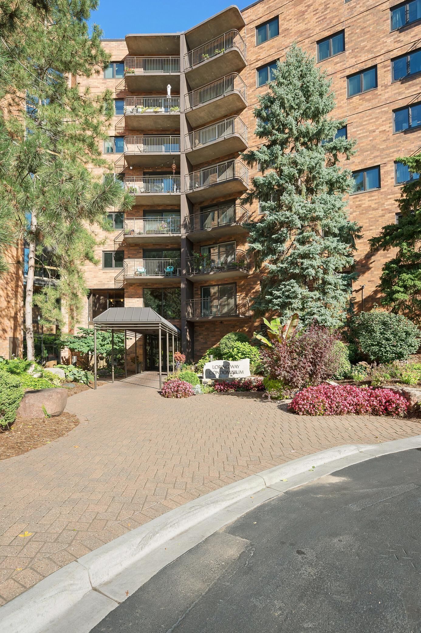 Property Photo:  210 W Grant Street 218  MN 55403 