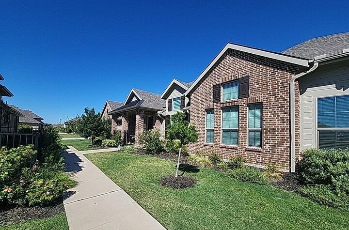 Property Photo:  612 Cloverleaf Drive  TX 75098 