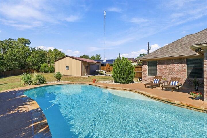 Property Photo: 107 Chance Court TX 76082