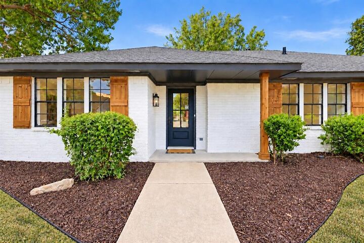 Property Photo:  2815 Staffordshire Drive  TX 75007 