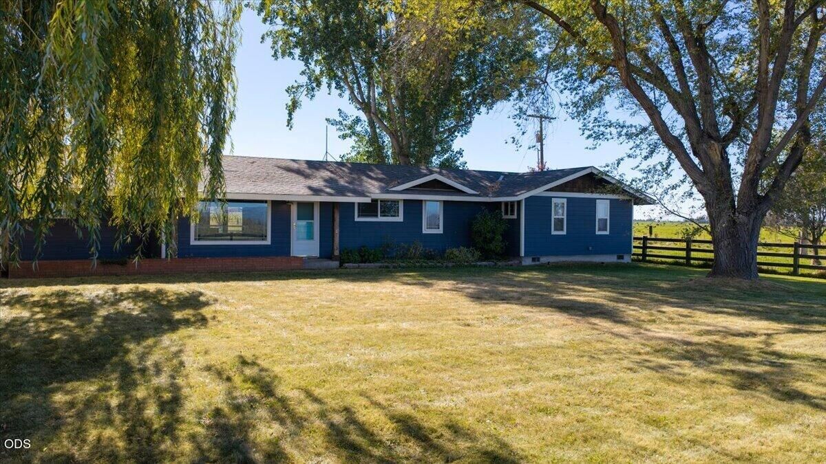 Property Photo: 11288 SW Highway 126 OR 97753