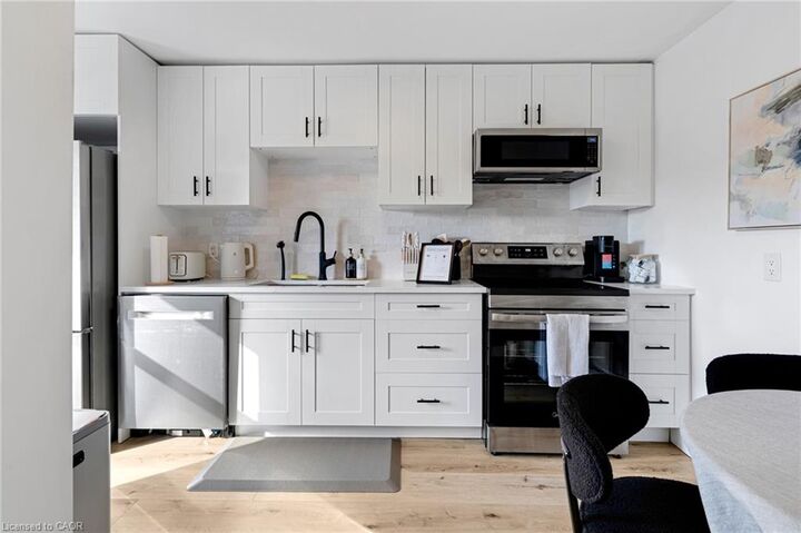 Property Photo:  115 Ainslie Street 3  ON N1R 3P2 