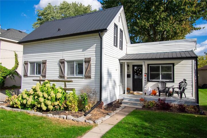 Property Photo:  707 Tamarac Street  ON N1A 2E3 