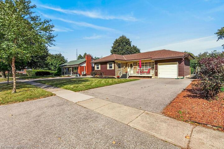 Property Photo:  21 Carolina Drive  ON N3R 1X6 