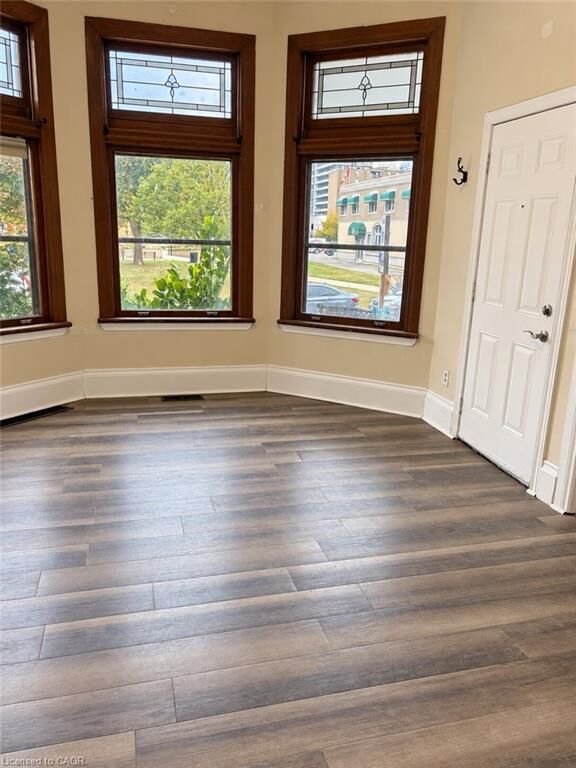 Property Photo:  4 West Avenue N Main  ON L8L 5B8 